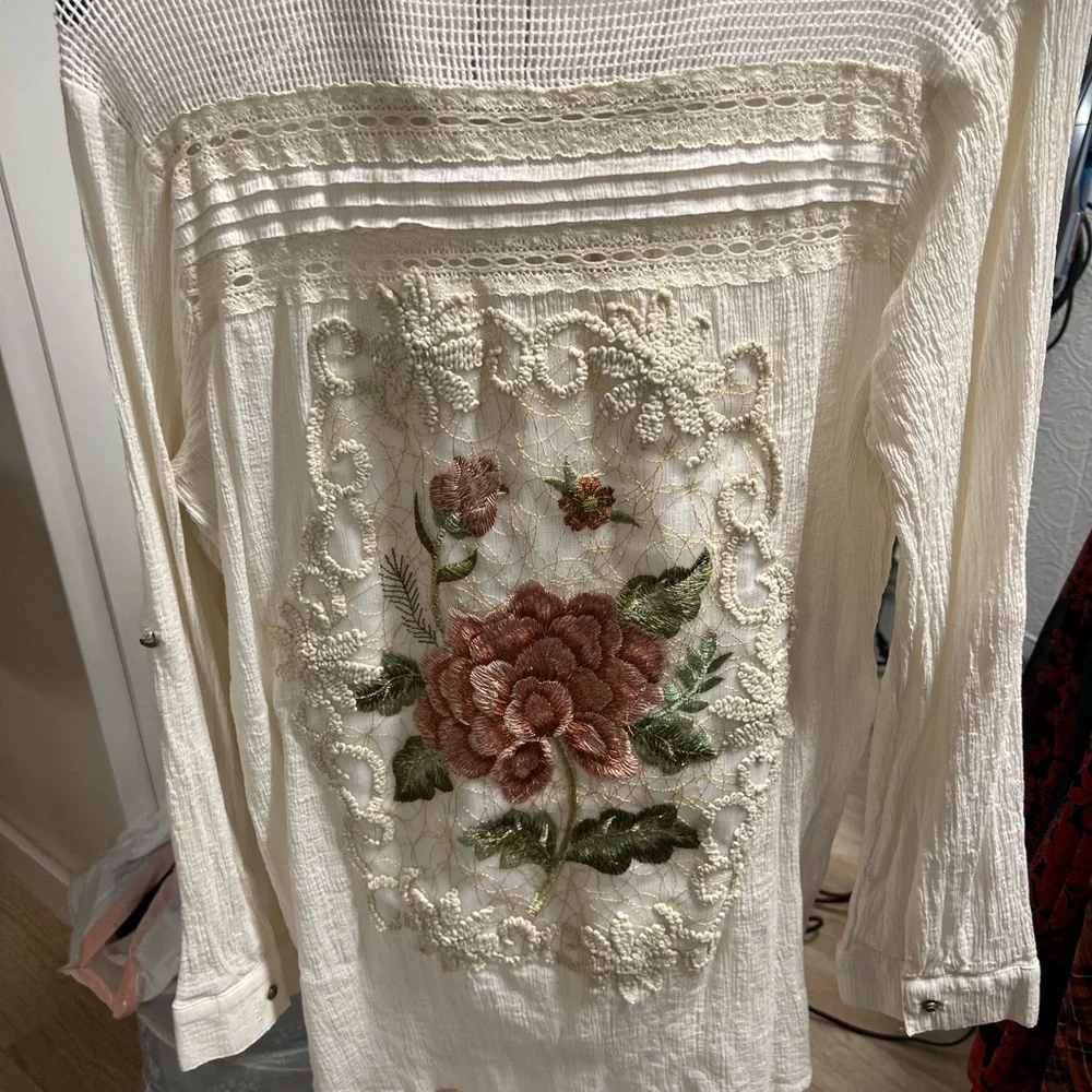 Arata selling journey long sleeve top off-white - Picture 1 of 3